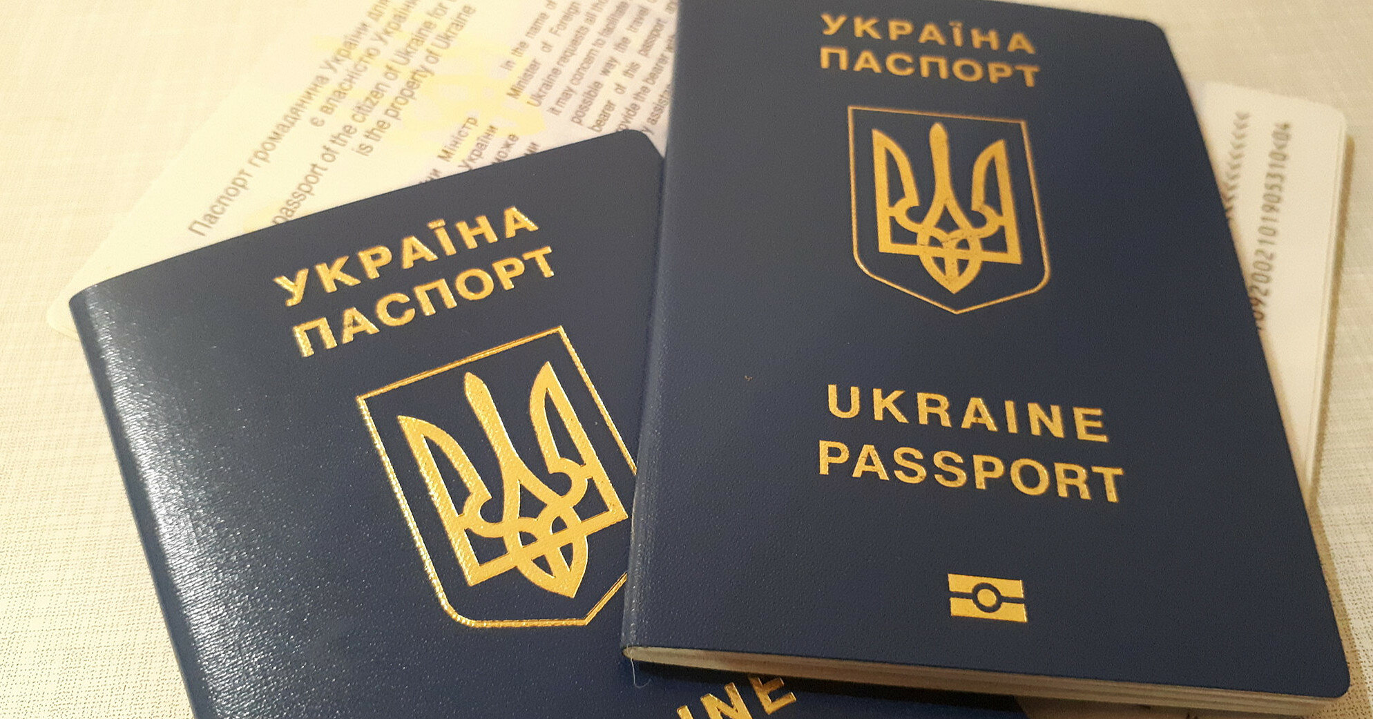 Украинцы могут оформить и обменять паспорт в Испании: где именно