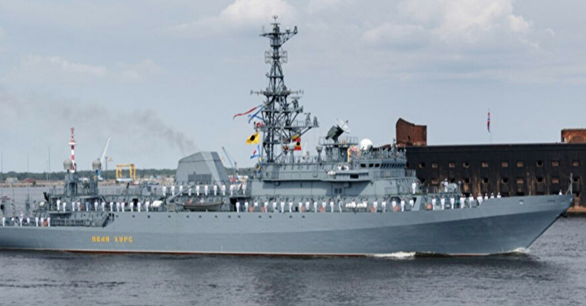Минобороны РФ заявило, что их корабль-разведчик атаковали морские беспилотники