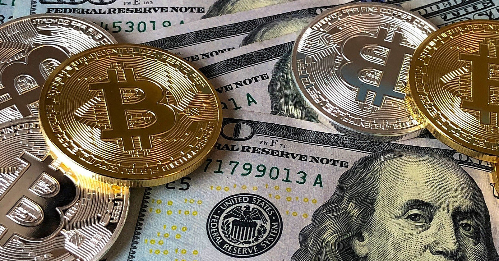 Bitcoin піднявся до $35 000: Bloomberg назвав причини