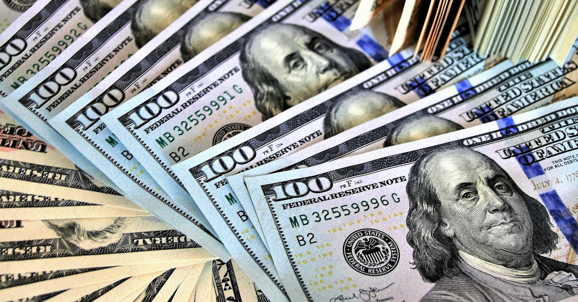 Почему доллар снова растет и что будет дальше? Объясняют эксперты