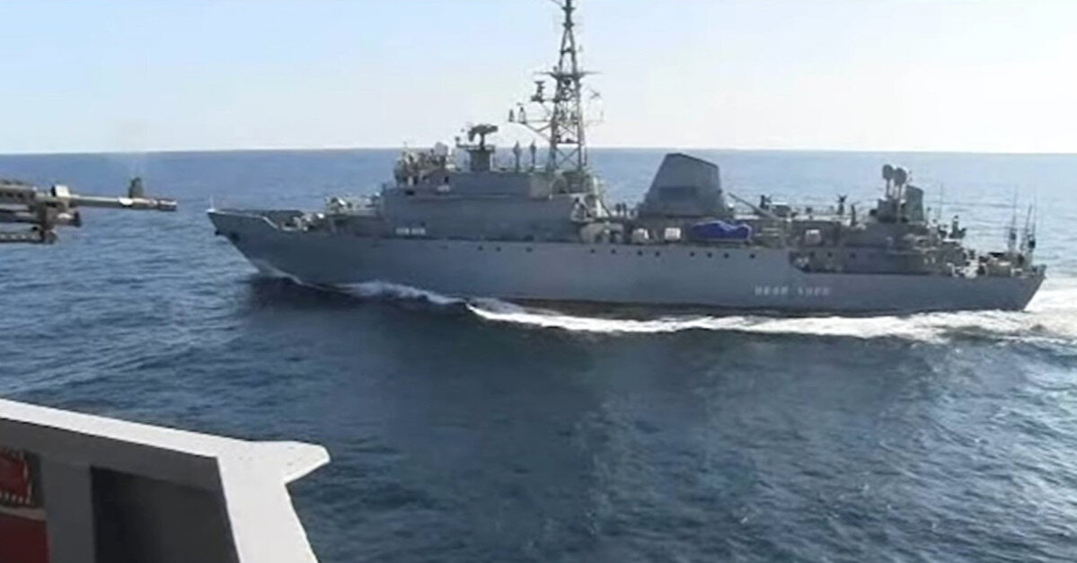 Украинские ВМС подтвердили подбитие российского корабля "Иван Хурс"