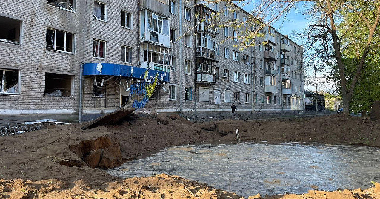 РФ вдарила ракетою по центру Слов’янська, пошкоджені багатоповерхівки