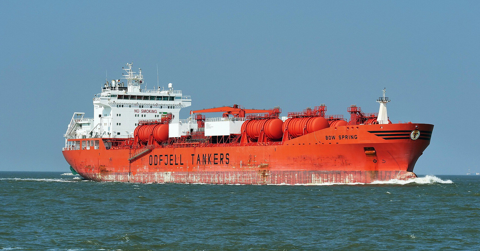 "Теневой флот" РФ регулярно заправляется с латвийского танкера возле шведского острова – СМИ
