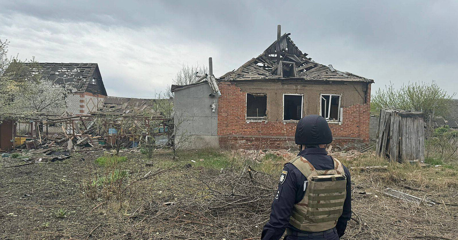 Росіяни завдали авіаударів по Вовчанську: поранили цивільного