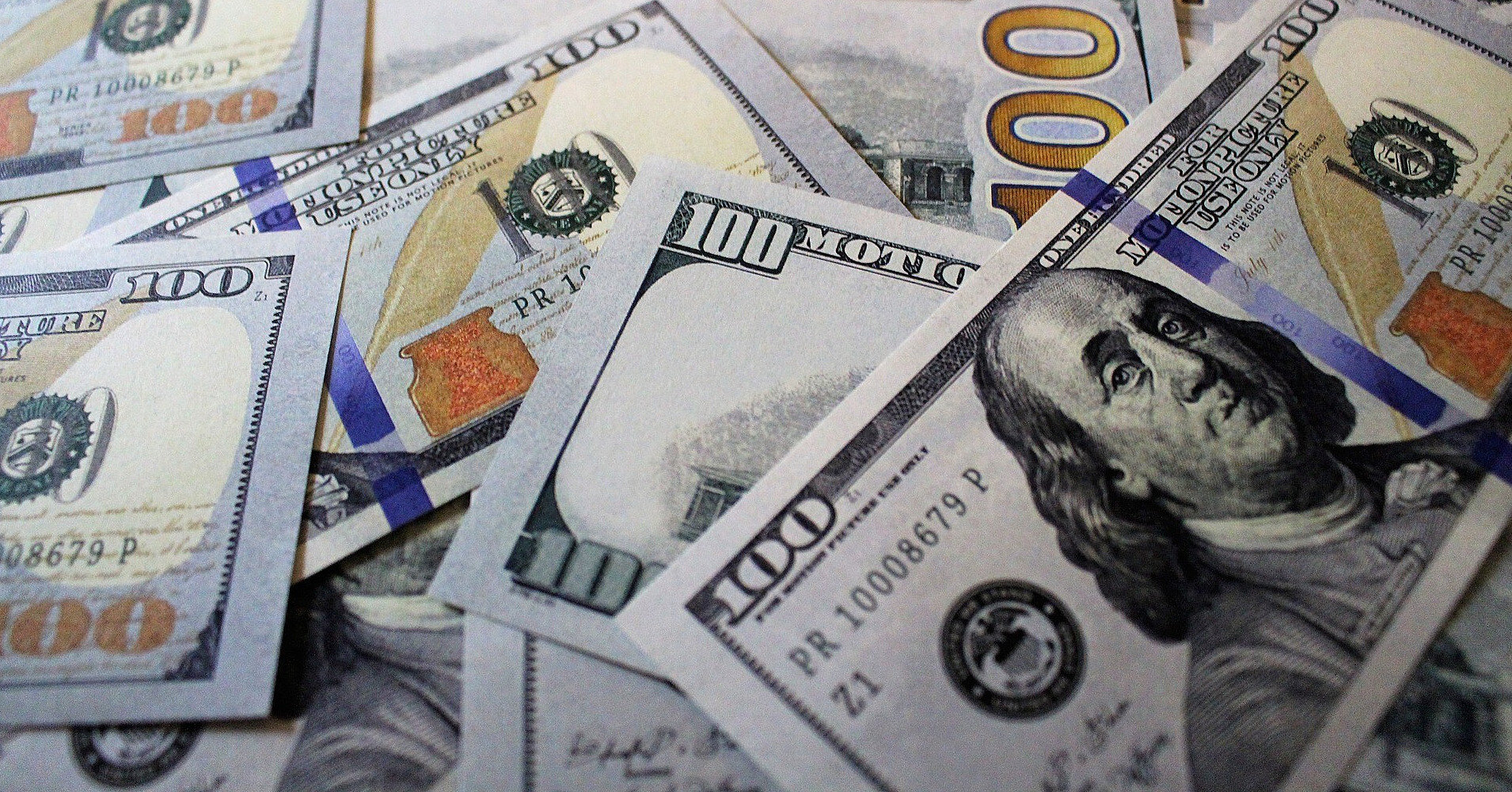 Банки скоротили ввезення готівкової валюти: попит знижується