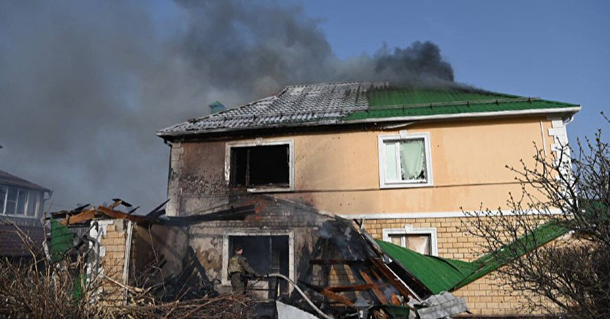 Белгород попал под обстрел: в городе горят частные дома и автомобили (Обновлено)