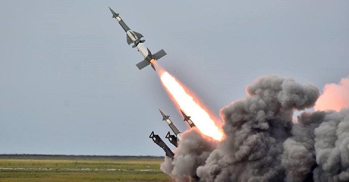 Росія вдарила по передмістю Сум, на Дніпропетровщині ППО збила ракету