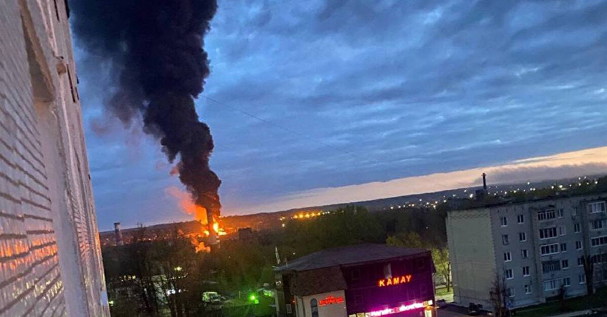 Атака безпілотників: у Смоленській області РФ горить нафтопереробний завод