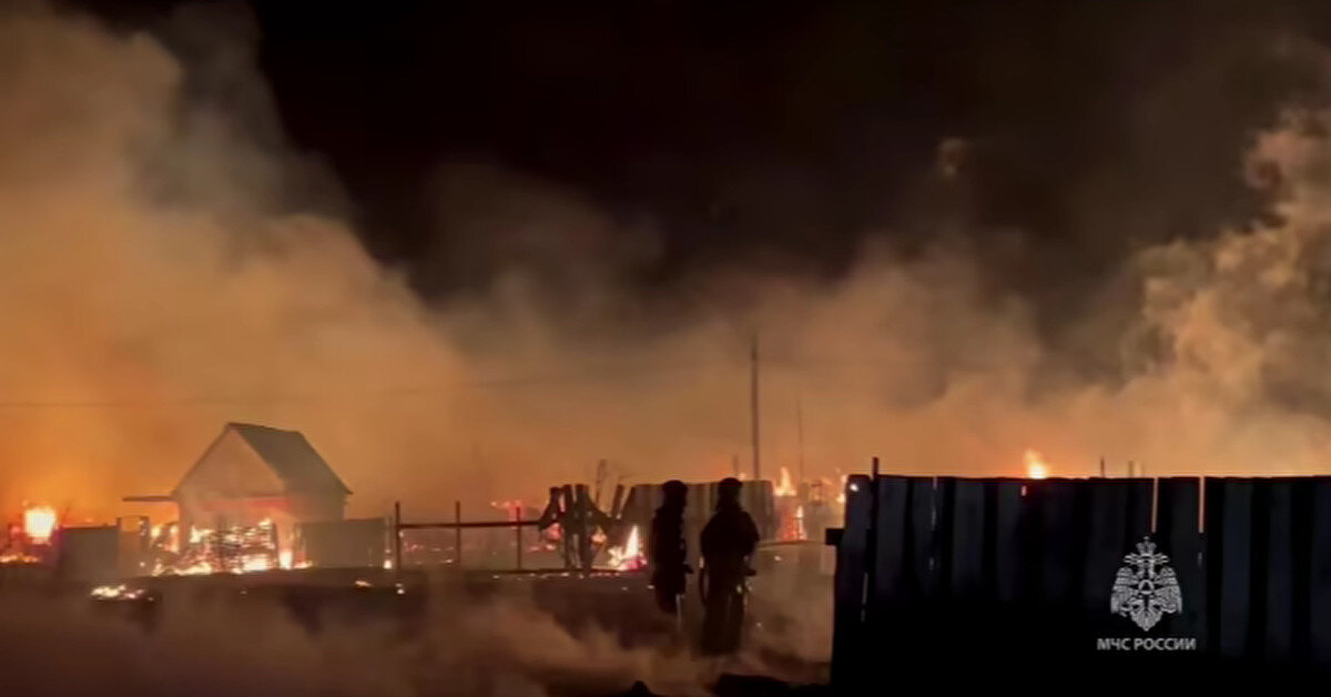 У столиці Бурятії лісова пожежа перекинулася на житлові будинки, населення евакуюють