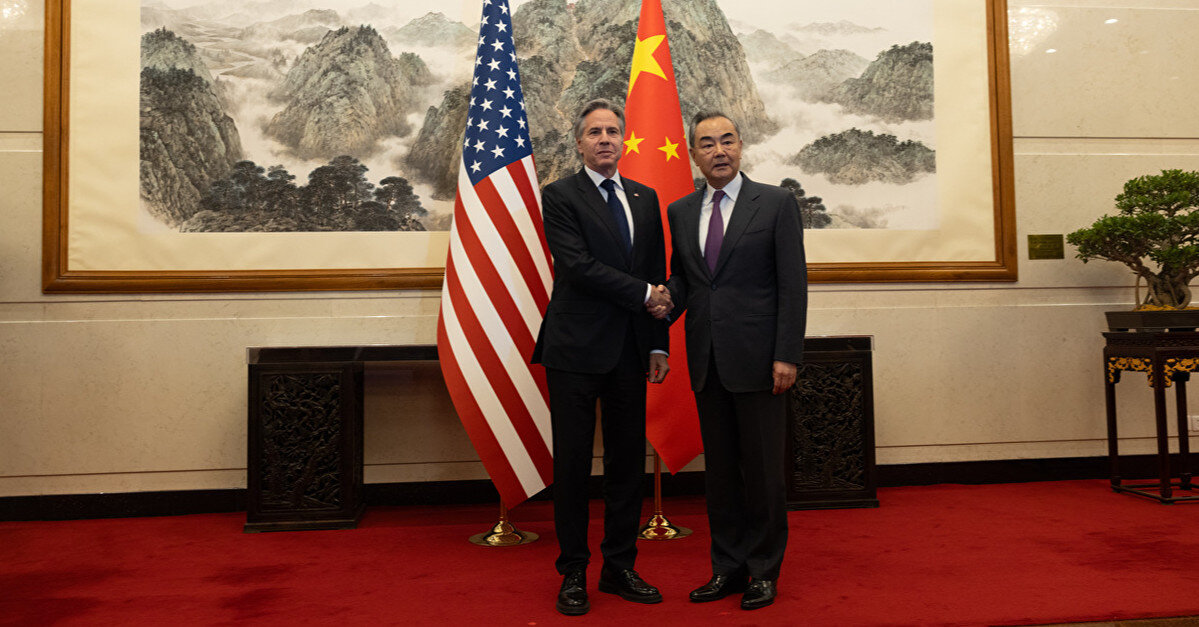 Міністри закордонних справ Китаю та США обговорили напругу між країнами