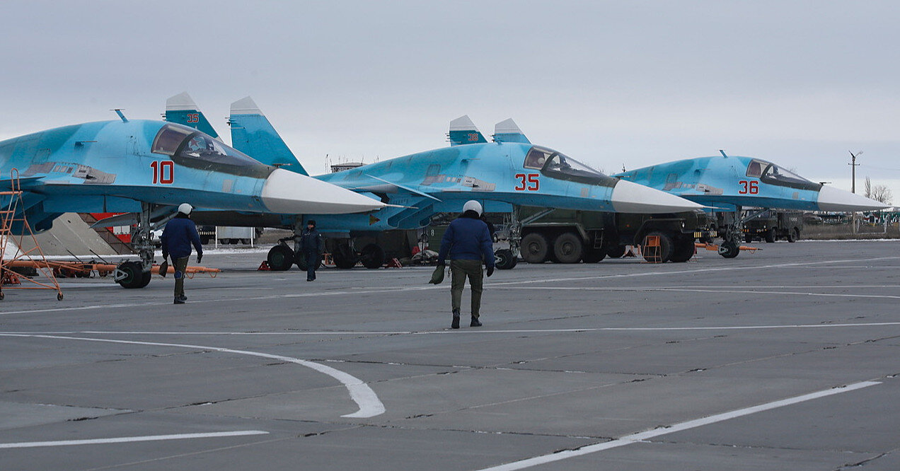 Росіяни повідомили про масовану атаку на військовий аеродром у Ростовській області