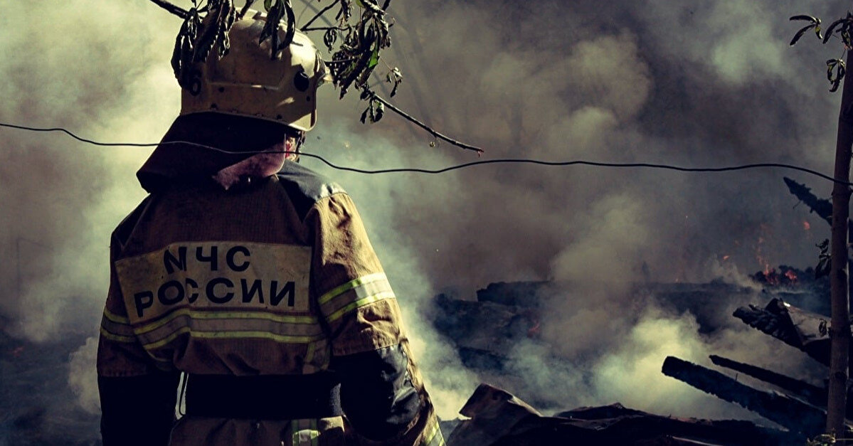В Хотьково под Москвой вспыхнул сильный пожар на заводе электроизоляции