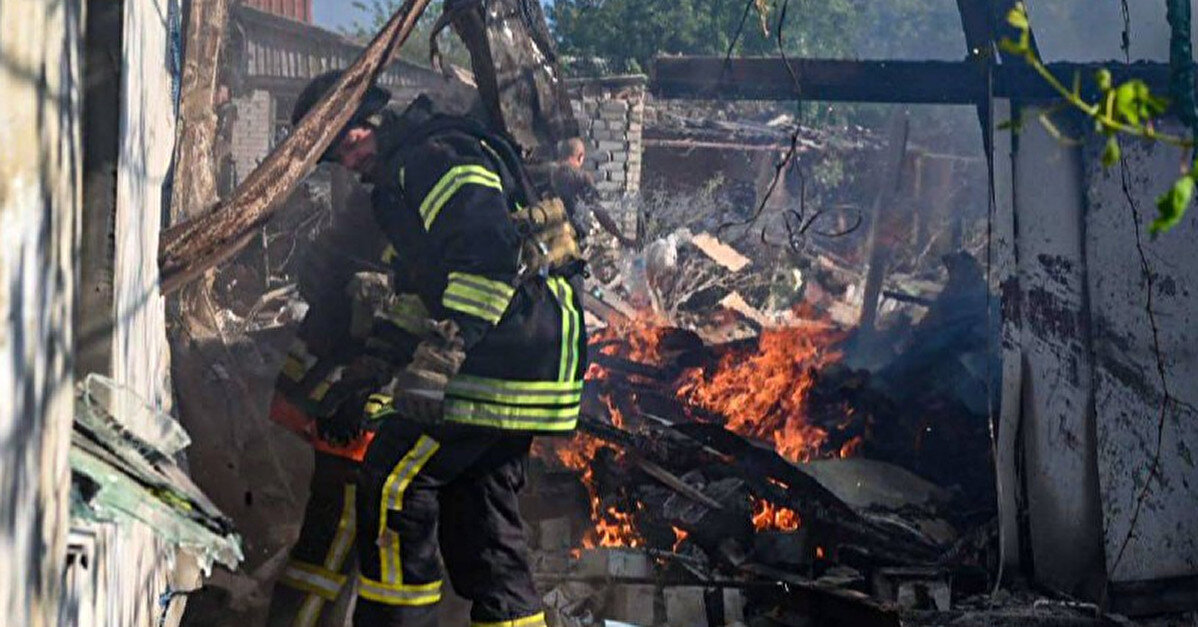 Російські війська обстріляли житловий квартал Херсона, загорілись 4 будинки