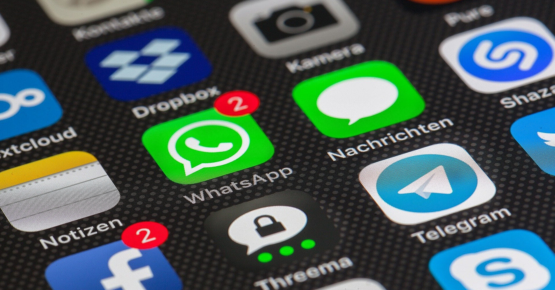 В мессенджере WhatsApp появился официальный канал приложения "Дія"