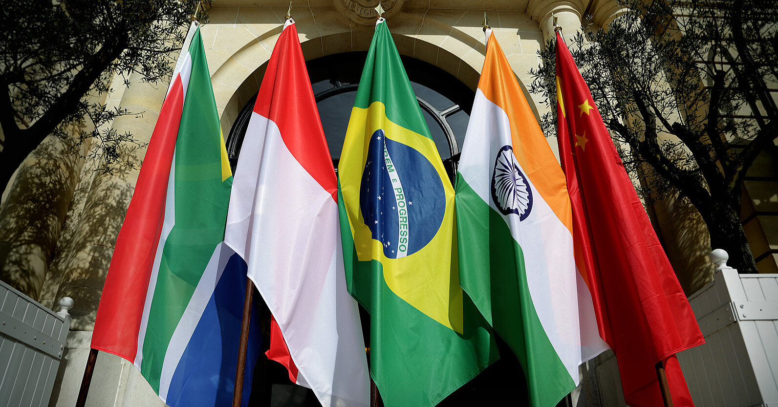 Бразилия и Индия планируют отправить на саммит в Швейцарии младших чиновников – СМИ