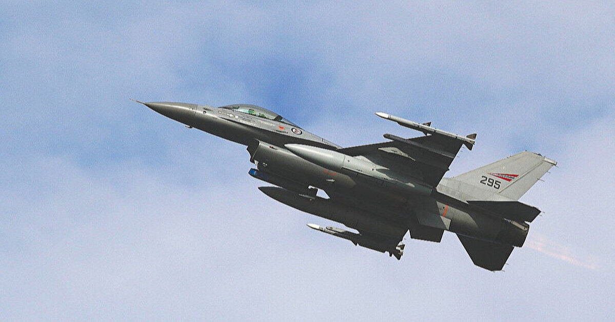 F-16 будут в воздухе над Украиной в течение месяца - премьер Дании