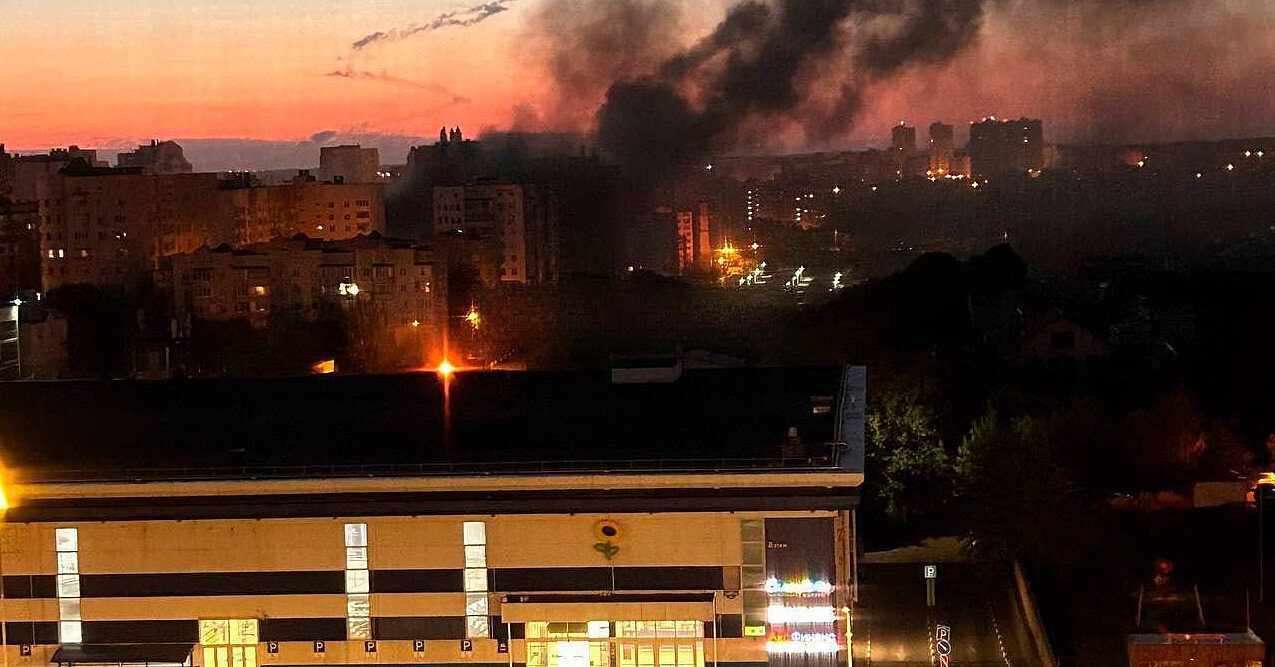 У російському Бєлгороді повідомили про вибухи та пожежі