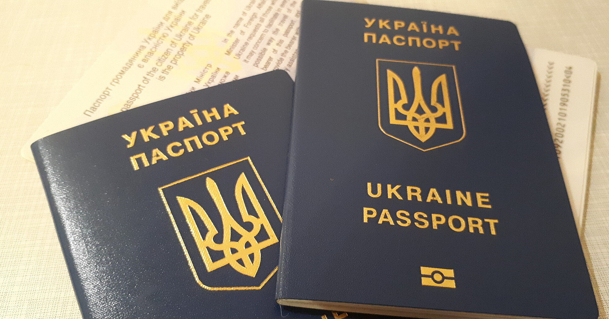 Рада проголосовала за законопроект о выдаче паспортов за границей
