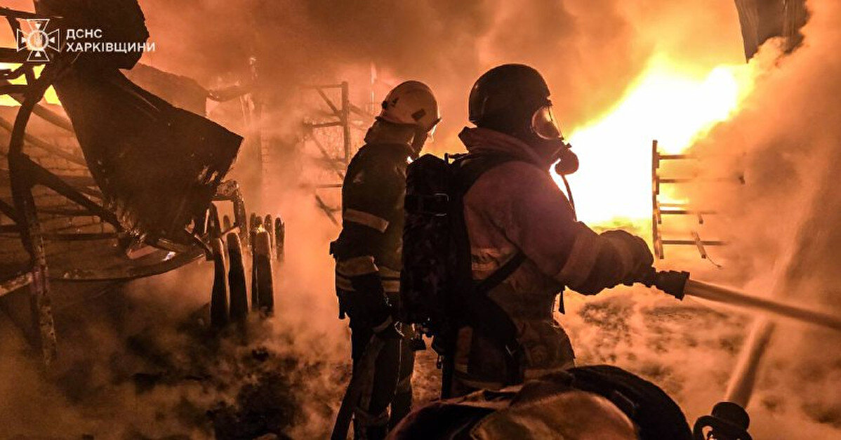 ГСЧС: В Харькове до сих пор тушат пожары после налета "Шахедов"