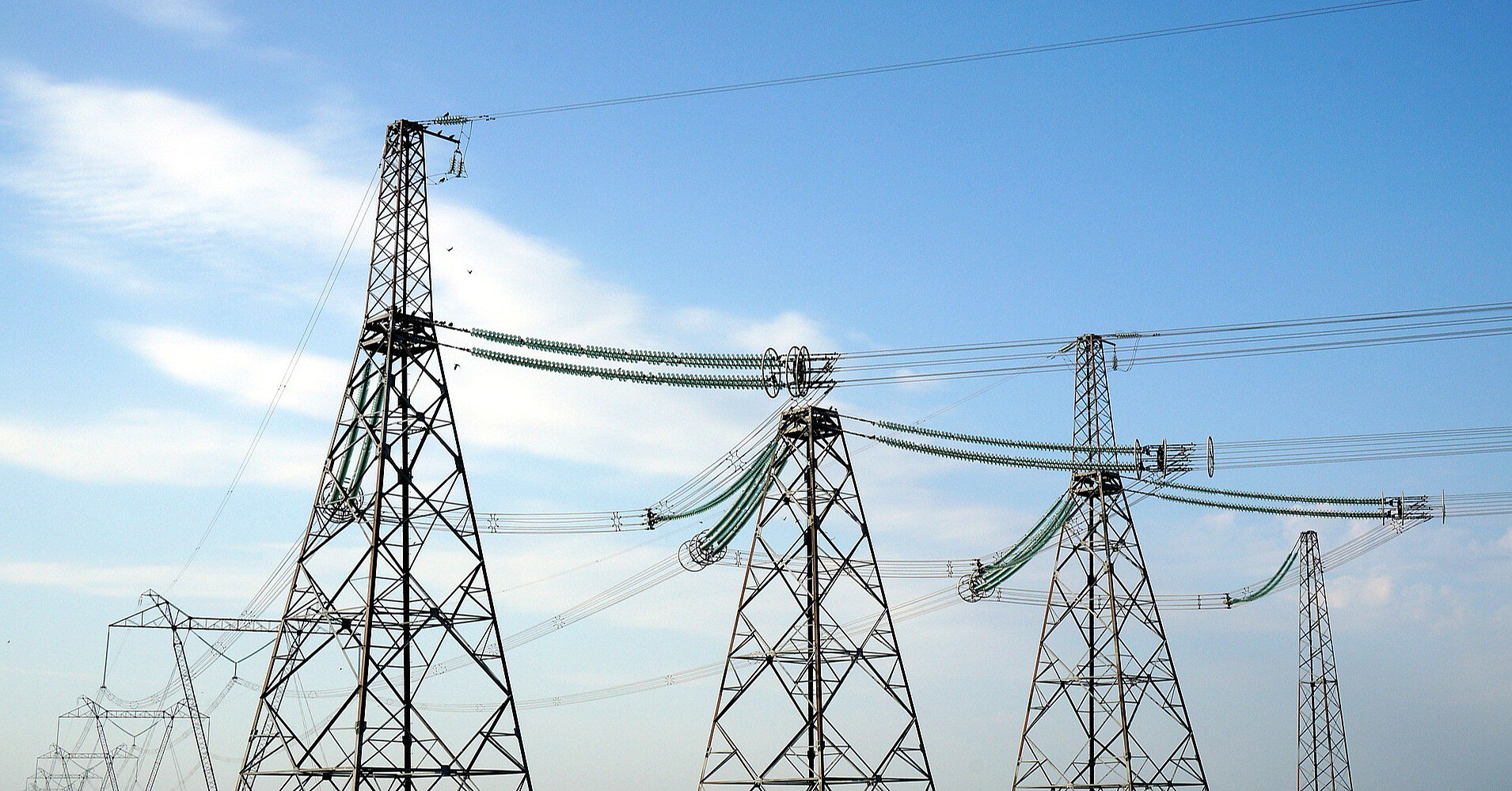 "Укрэнерго": Импорт электричества запланирован на грани технической мощности
