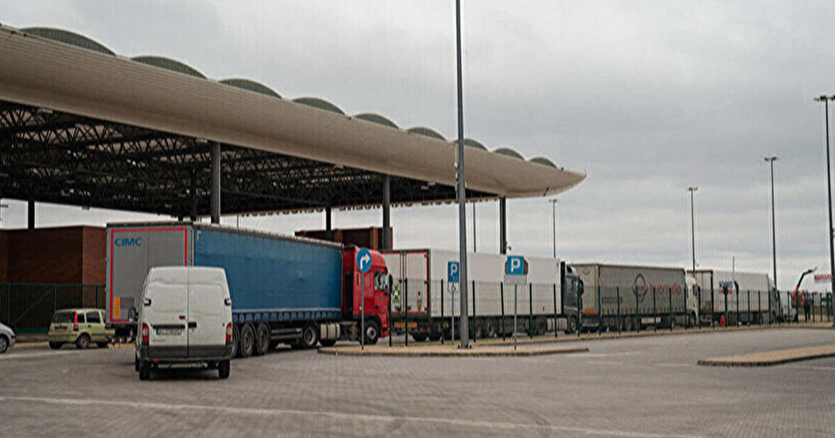 Словакия возобновила пропуск грузовиков на одном из КПП на границе с Украиной