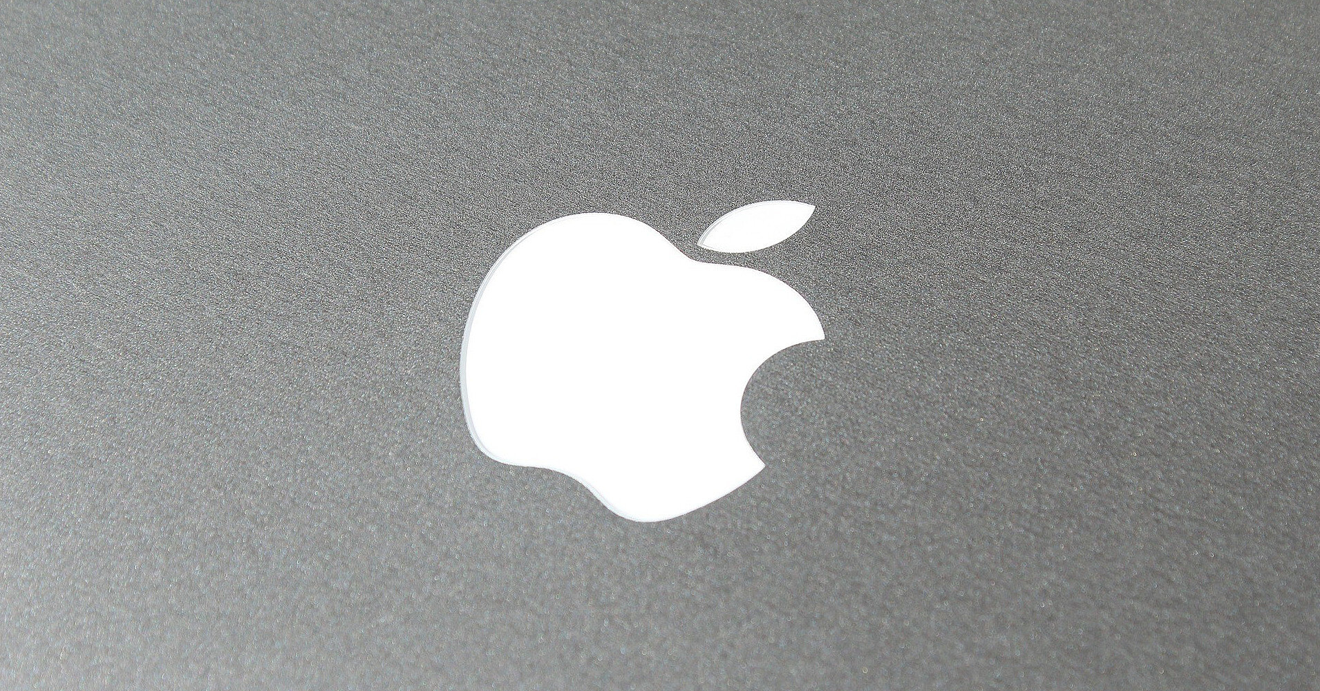 Apple планирует уволить 50% работников на заводах из-за автоматизации – СМИ