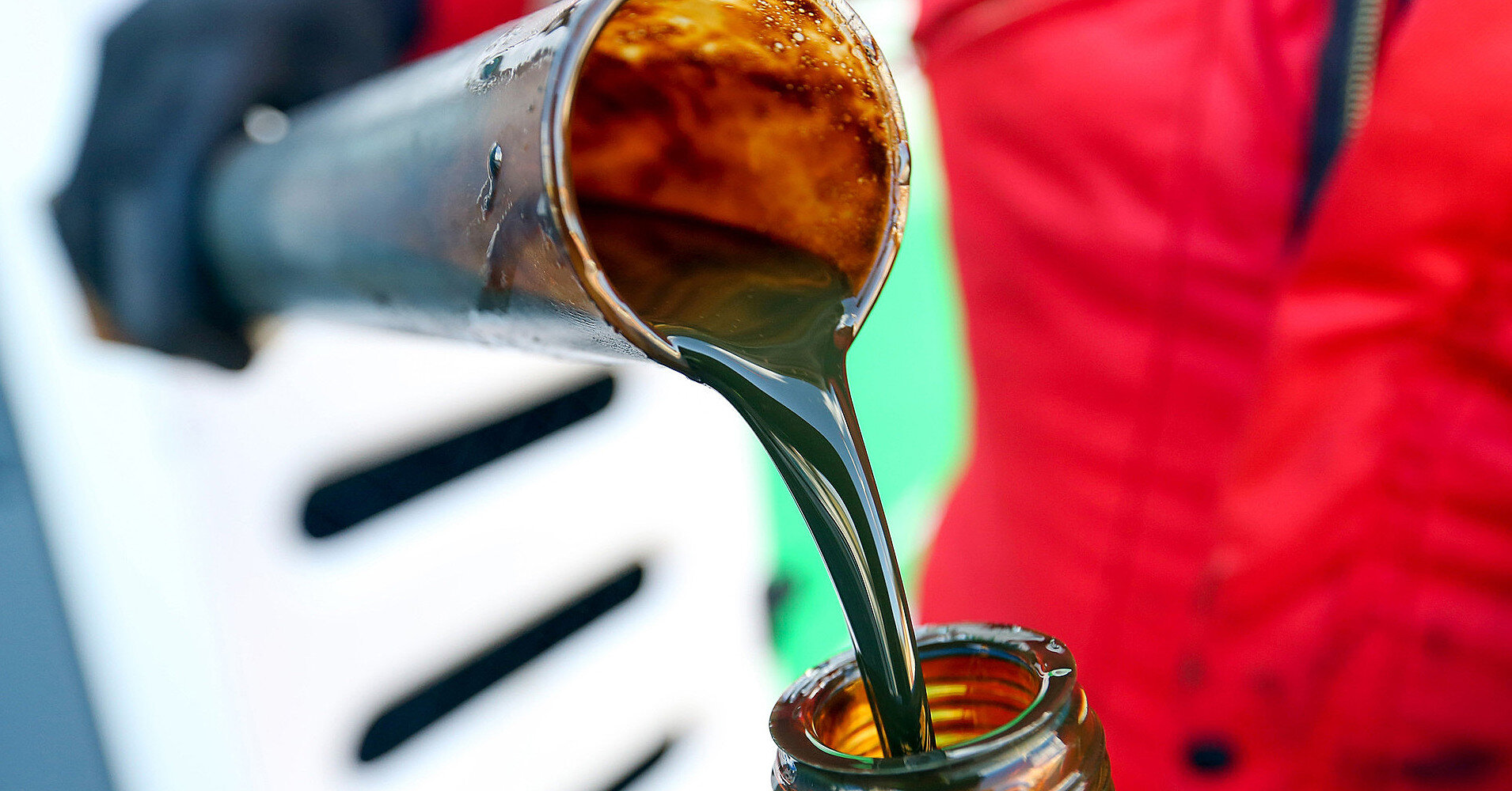 Нафта дорожчає через побоювання нової війни на Близьком Сході