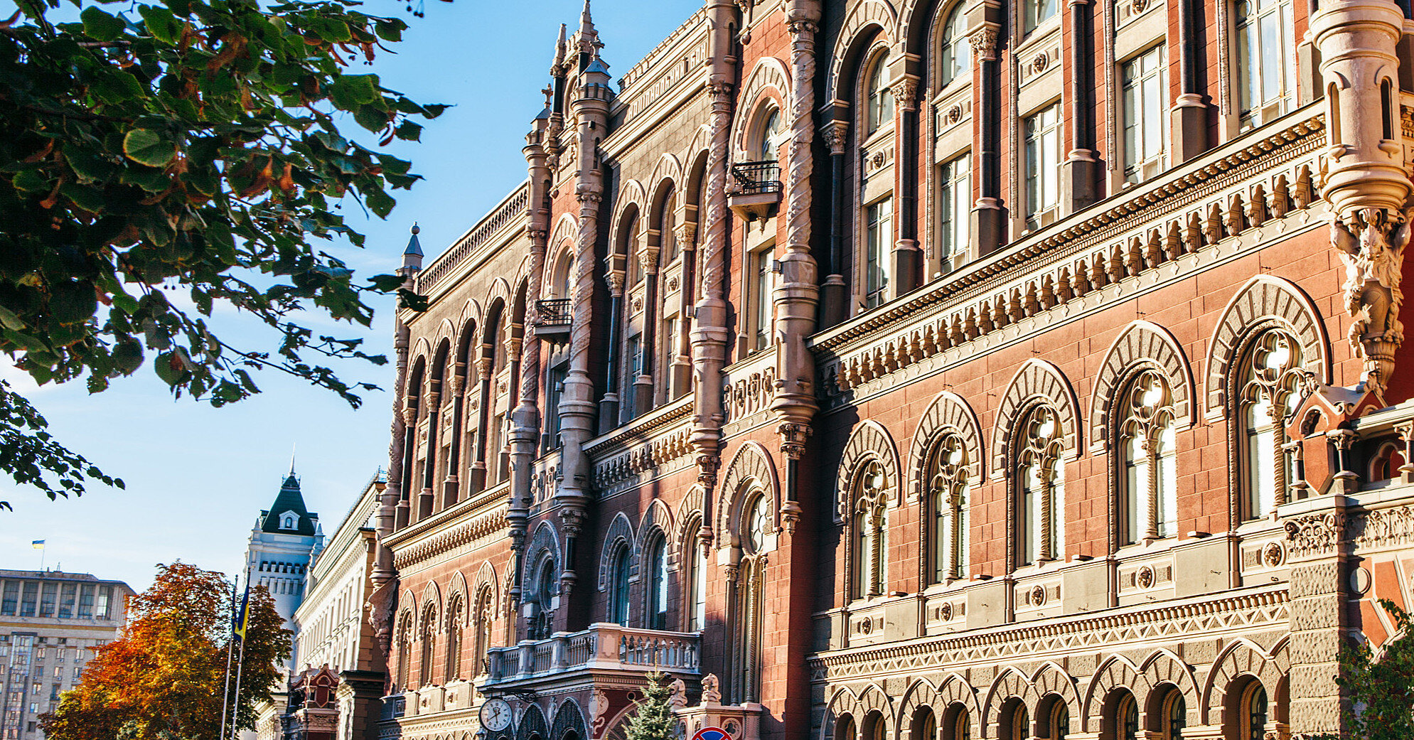 Нацбанк скасував низку обмежень для волонтерів, населення та бізнесу