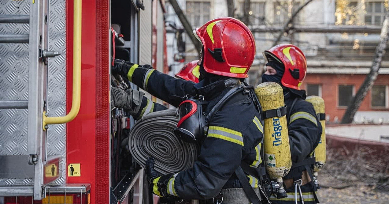 У Києві впали уламки ракет: перевіряють інформацію про загиблого (Оновлено)