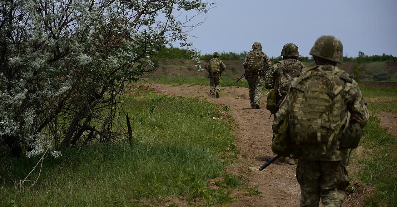 Генштаб: За добу 135 зіткнень, знищено вертолітний майданчик ворога