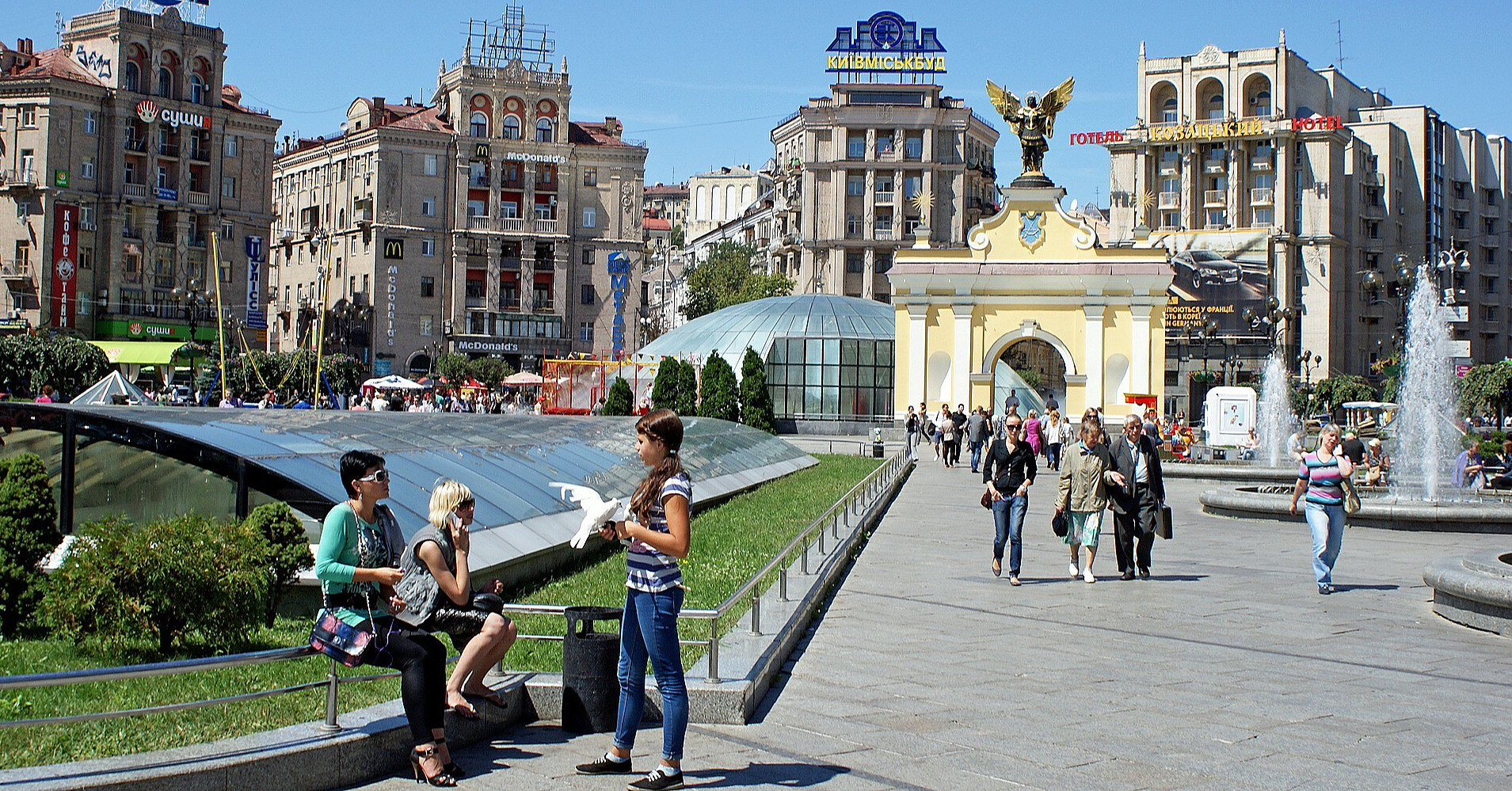 Майже 70% українців вважають, що суспільство стало згуртованішим – опитування