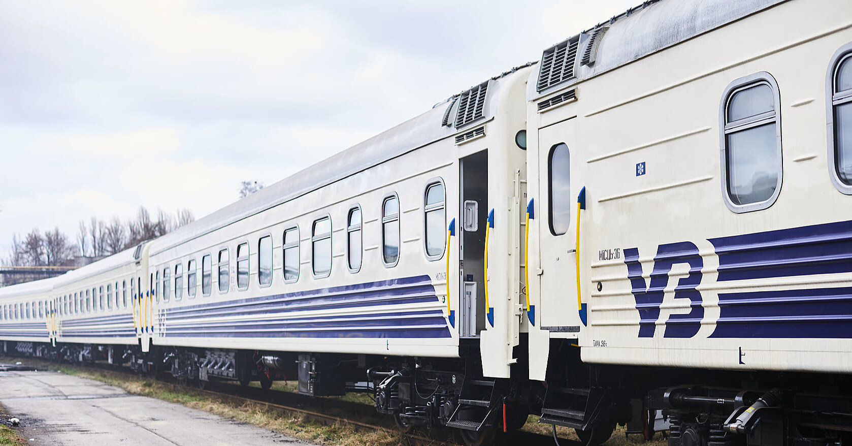 "Укрзалізниця" повідомила про пошкодження енергомереж внаслідок атаки РФ