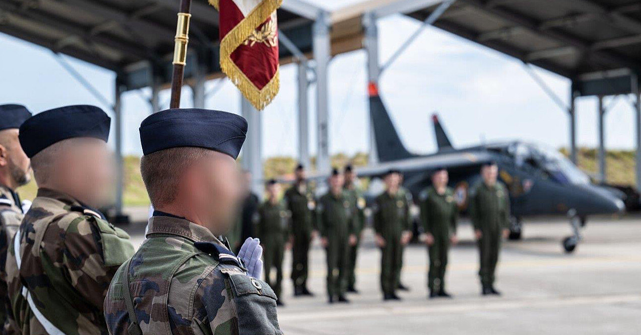 Франція завершила підготовку першої групи українських пілотів на літаках Alphajet